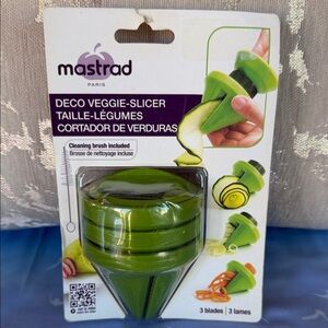 Green Deco Veggie Slicer with Three Blades